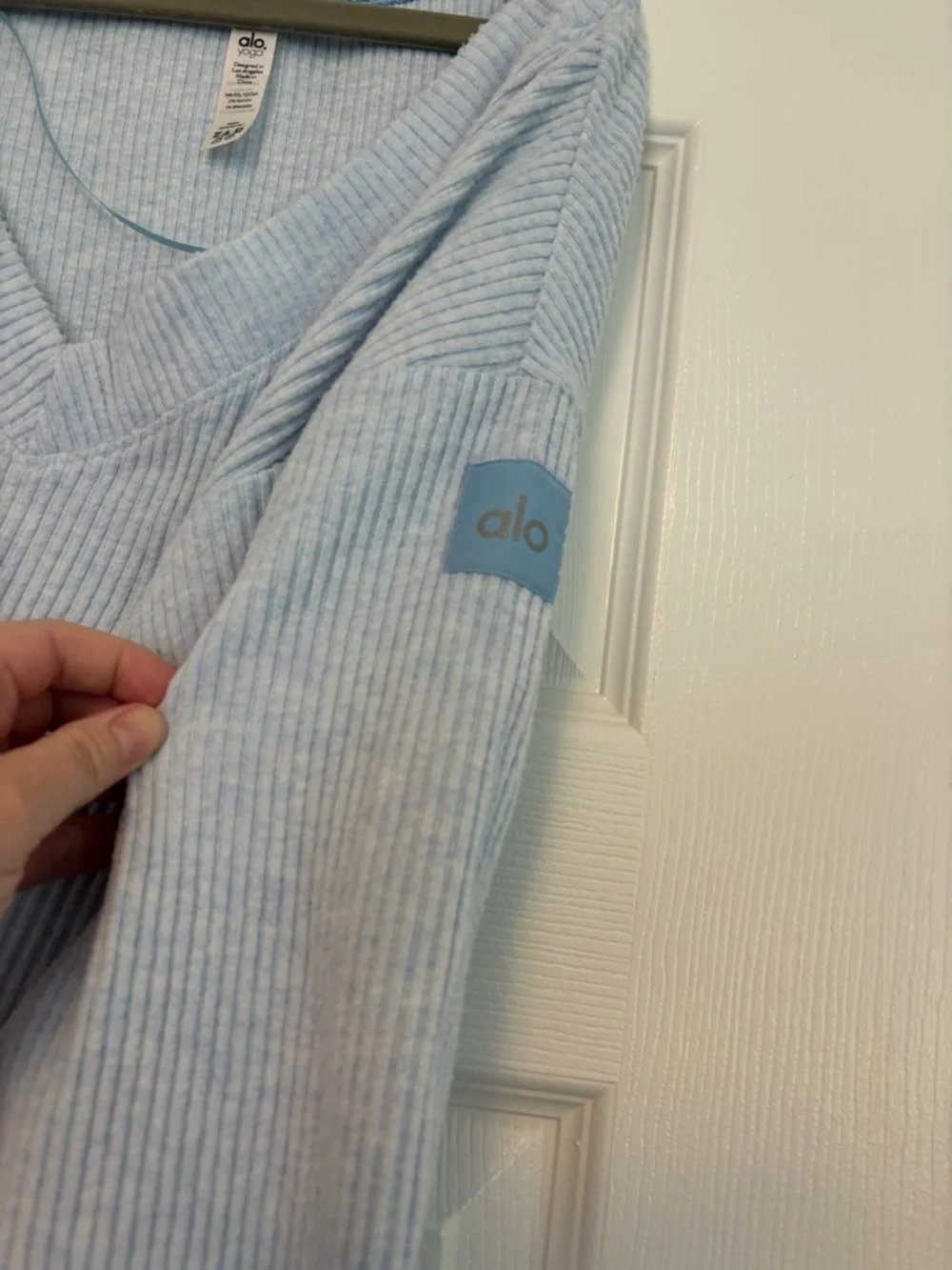 Alo Yoga Muse Ribbed Crop Pullover Blue Skies Heather Size XS V-Neck Lounge Top